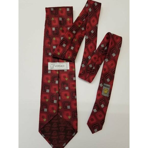 Gianni Versace Necktie Men’s Red Silk Squares Medusa Heads Luxury Designer Italy - Picture 7 of 7